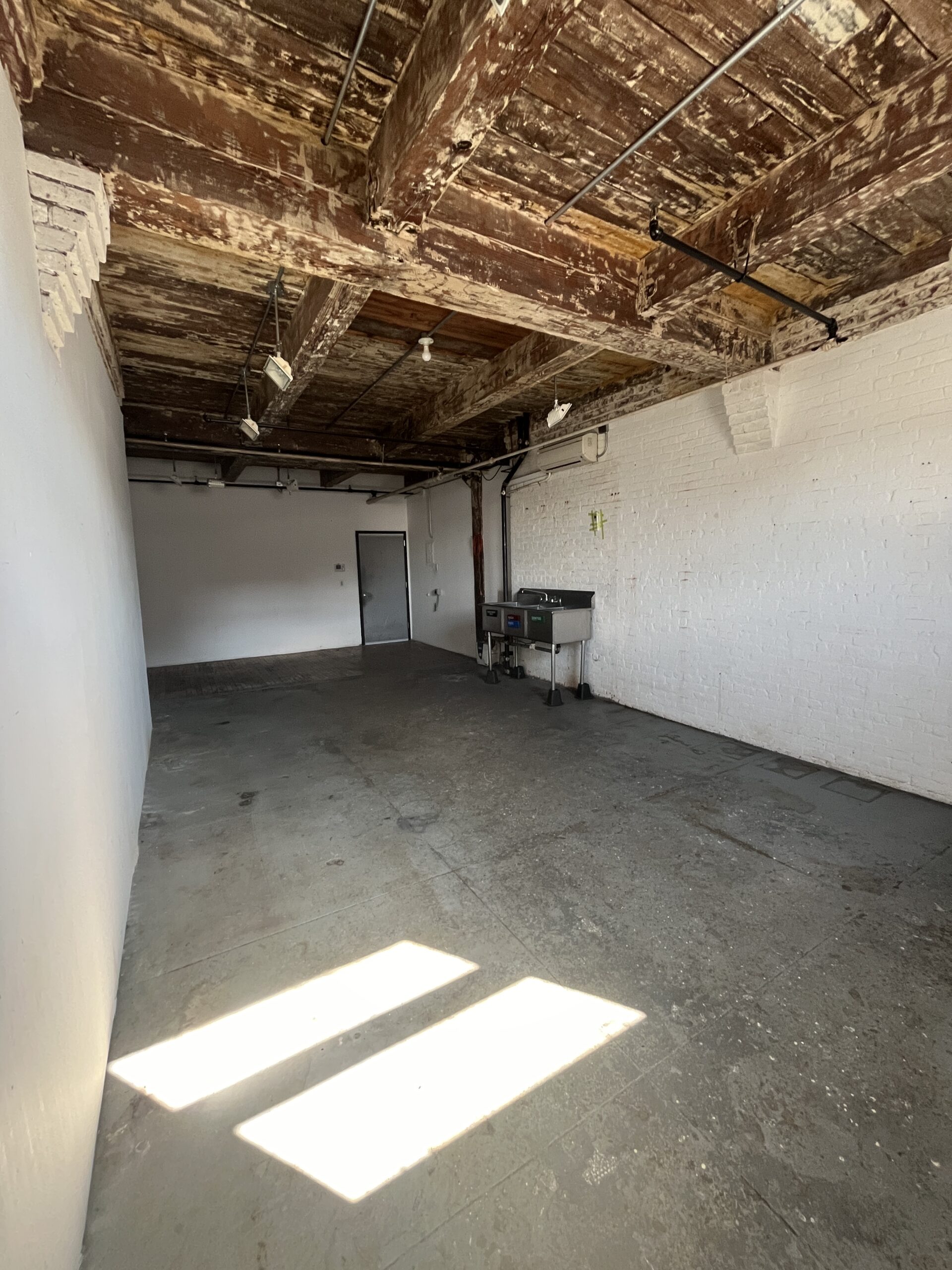 Art Studio / Creative Space / Commercial Office Available Now! - $2300
