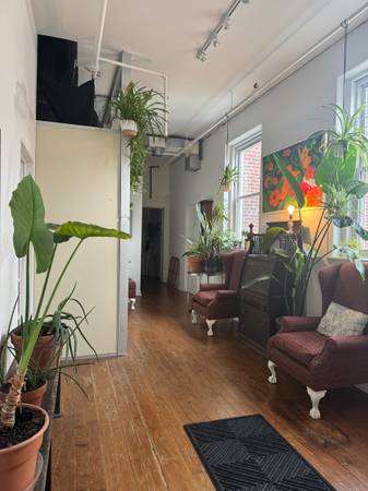 PRIME LONG ISLAND CITY COURT SQUARE / ART STUDIO PRIVATE BATHROOM AND KITCHEN AREA