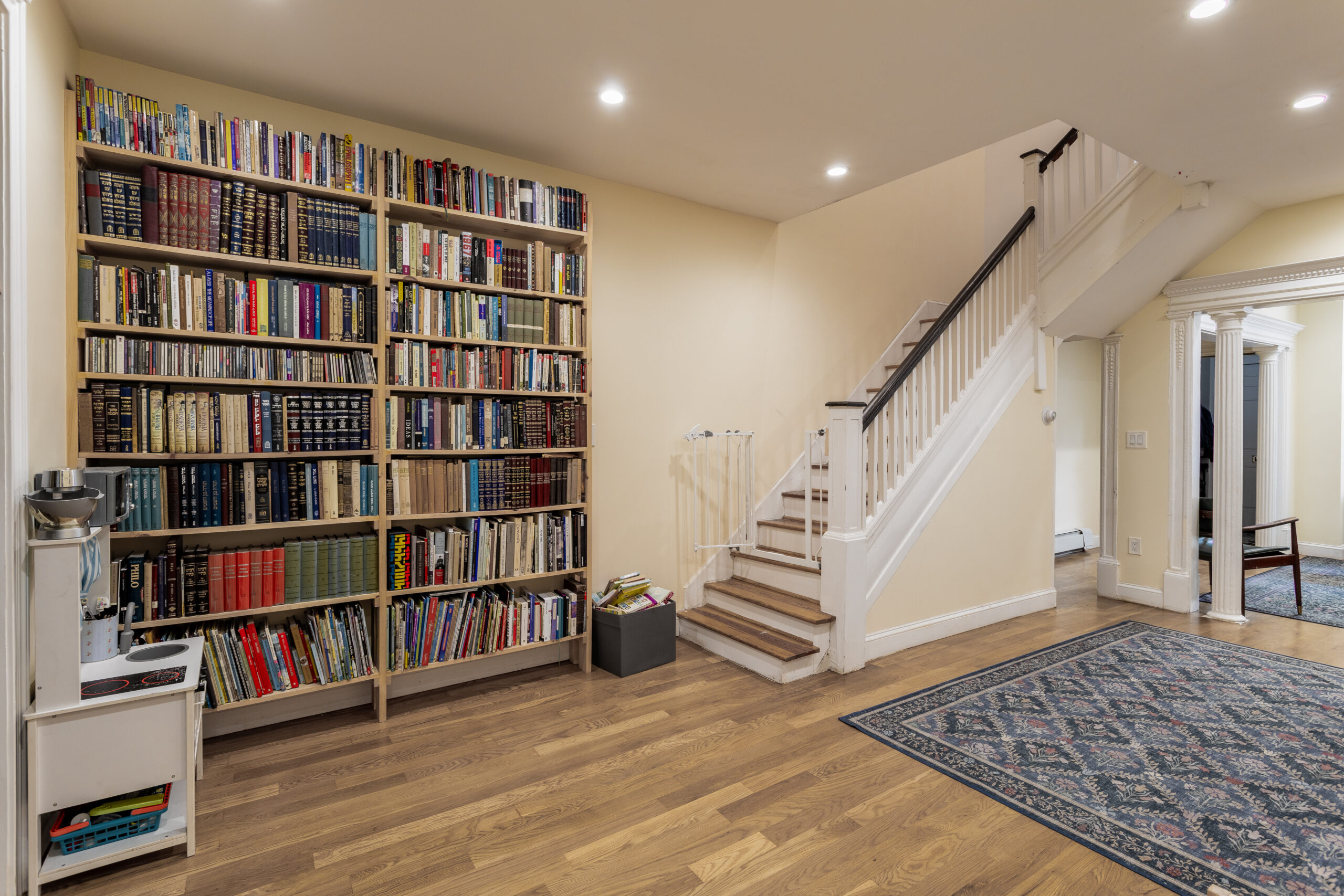 Huge, bright townhouse duplex 4BR 1.5 Bath w. private entrance and garden