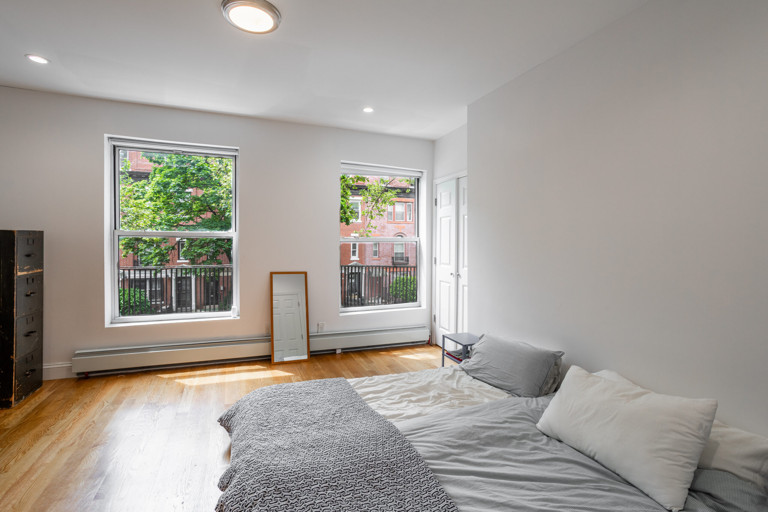 Huge, bright townhouse duplex 4BR 1.5 Bath w. private entrance and garden