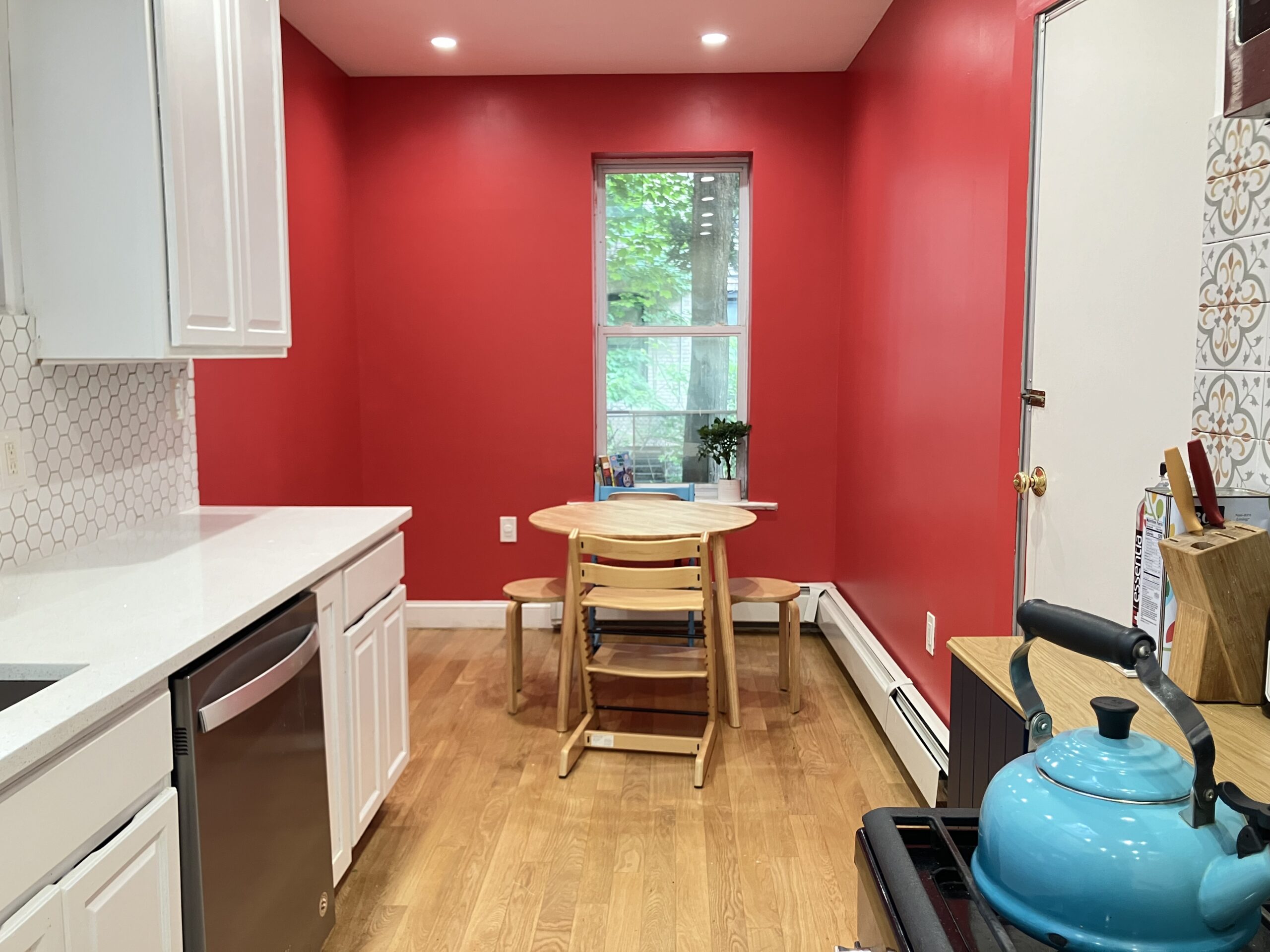 Huge, bright townhouse duplex 4BR 1.5 Bath w. private entrance and garden