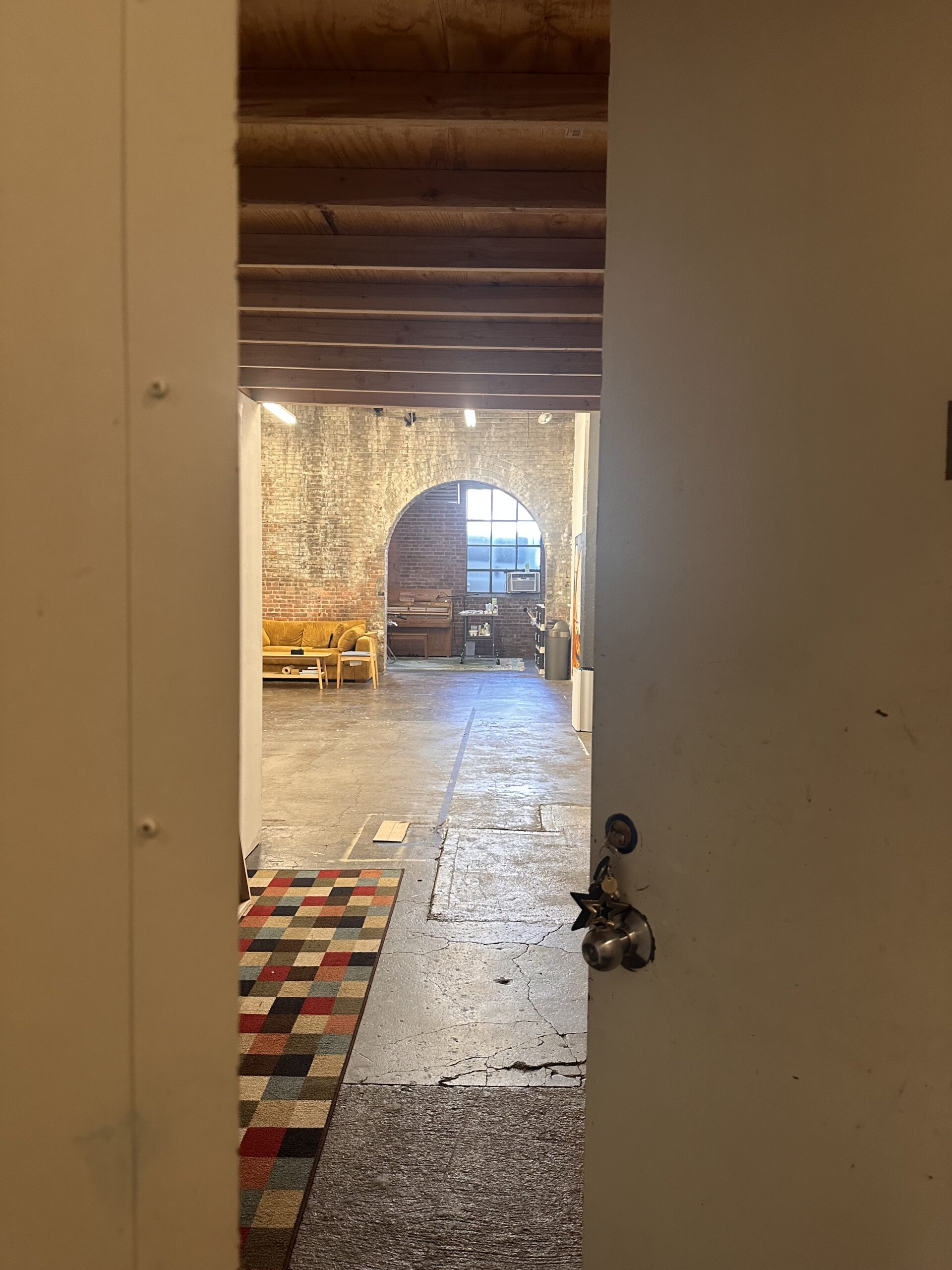 Beautiful 1000 sq feet studio for sublet in East Williamsburg February 1st - October 1st