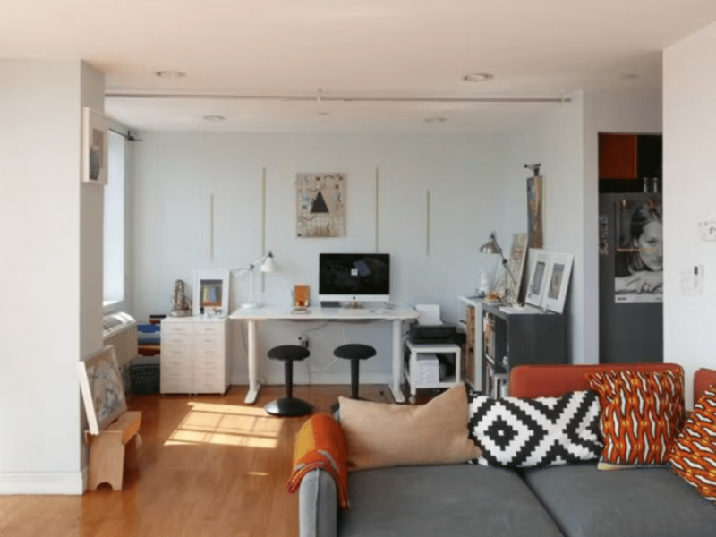 RIDGEWOOD Bright Beautiful New 1br Apt - close to L&M Train