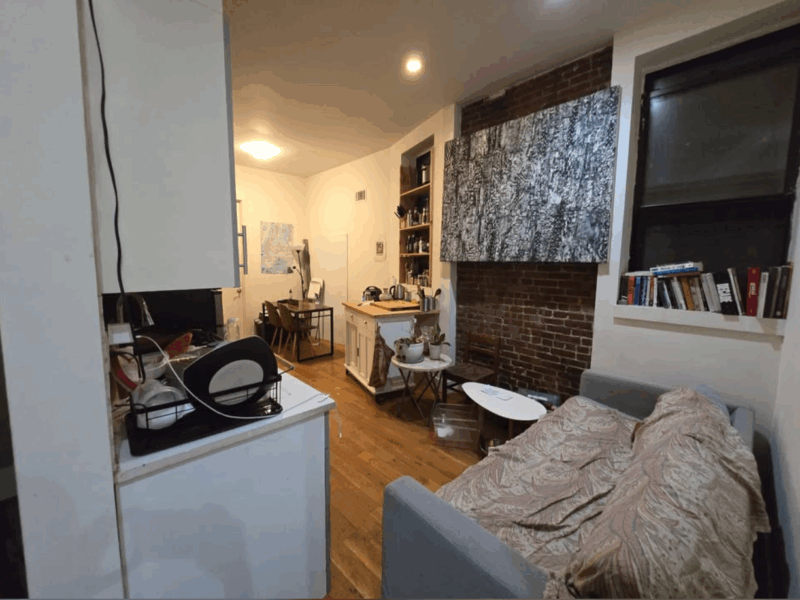 (ONE MONTH ONLY SHORT TERM SUBLET) ROOMMATE WANTED