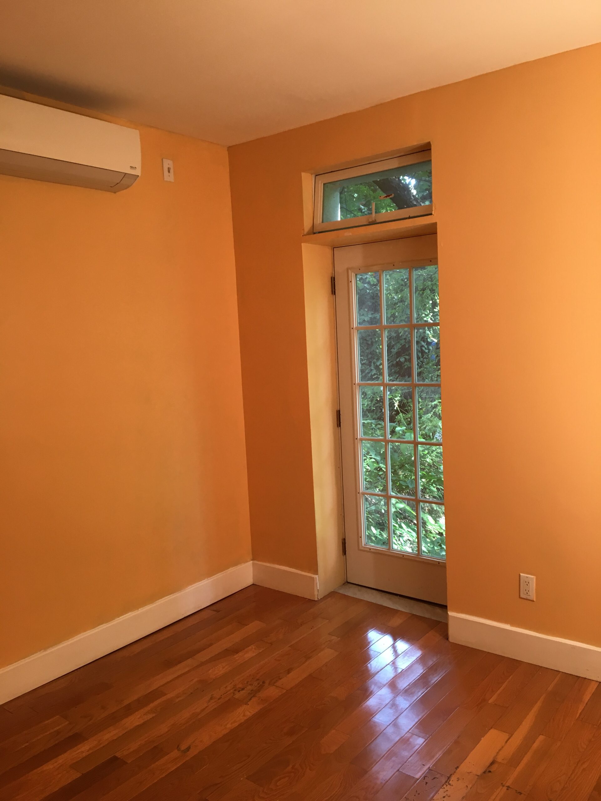 Lovely artful 4BR Apt ROOM w/Garden in Bedstuy BK......Look!