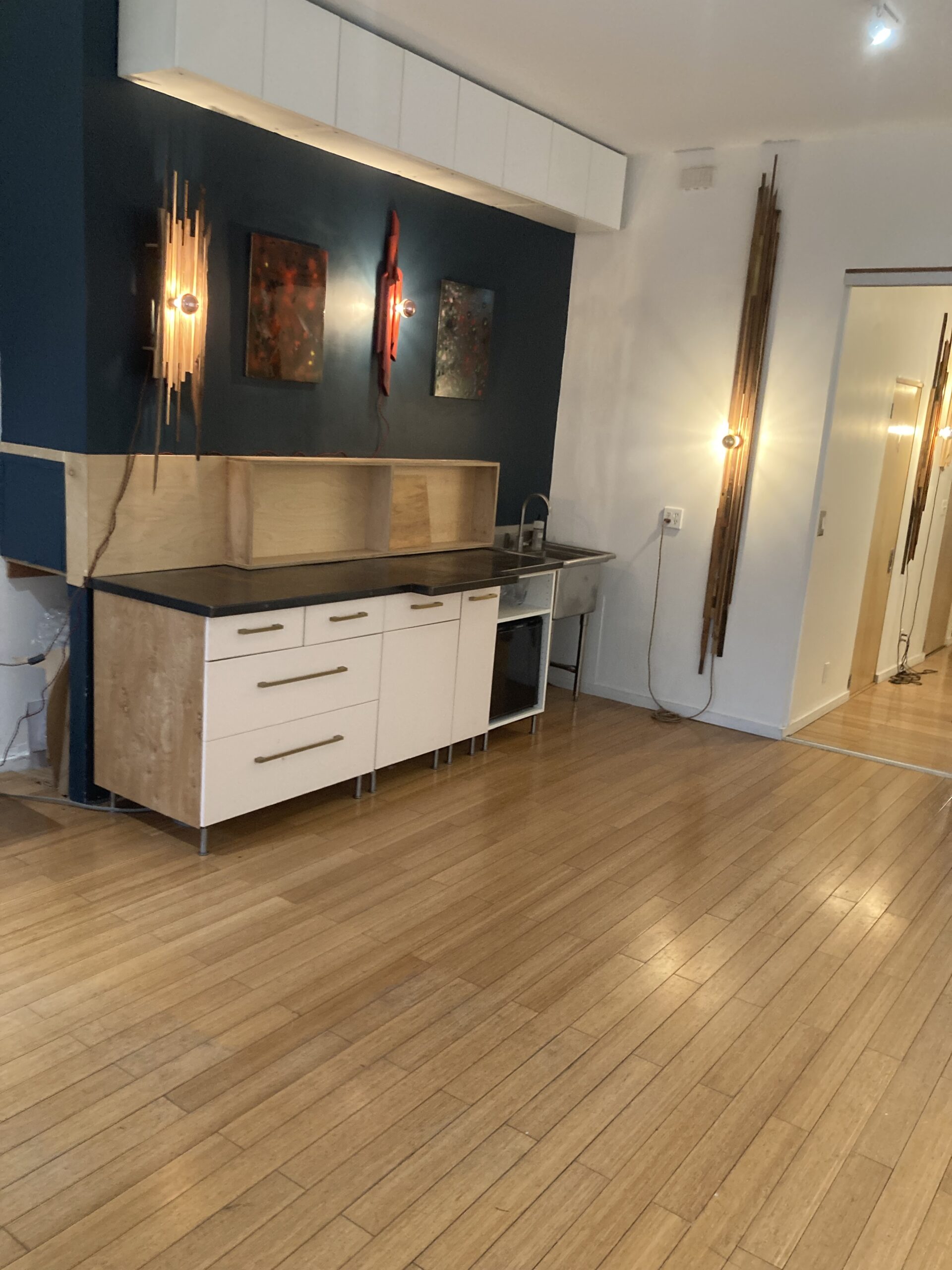 Private finished showroom / workspace for photographers, textile designers, artists
