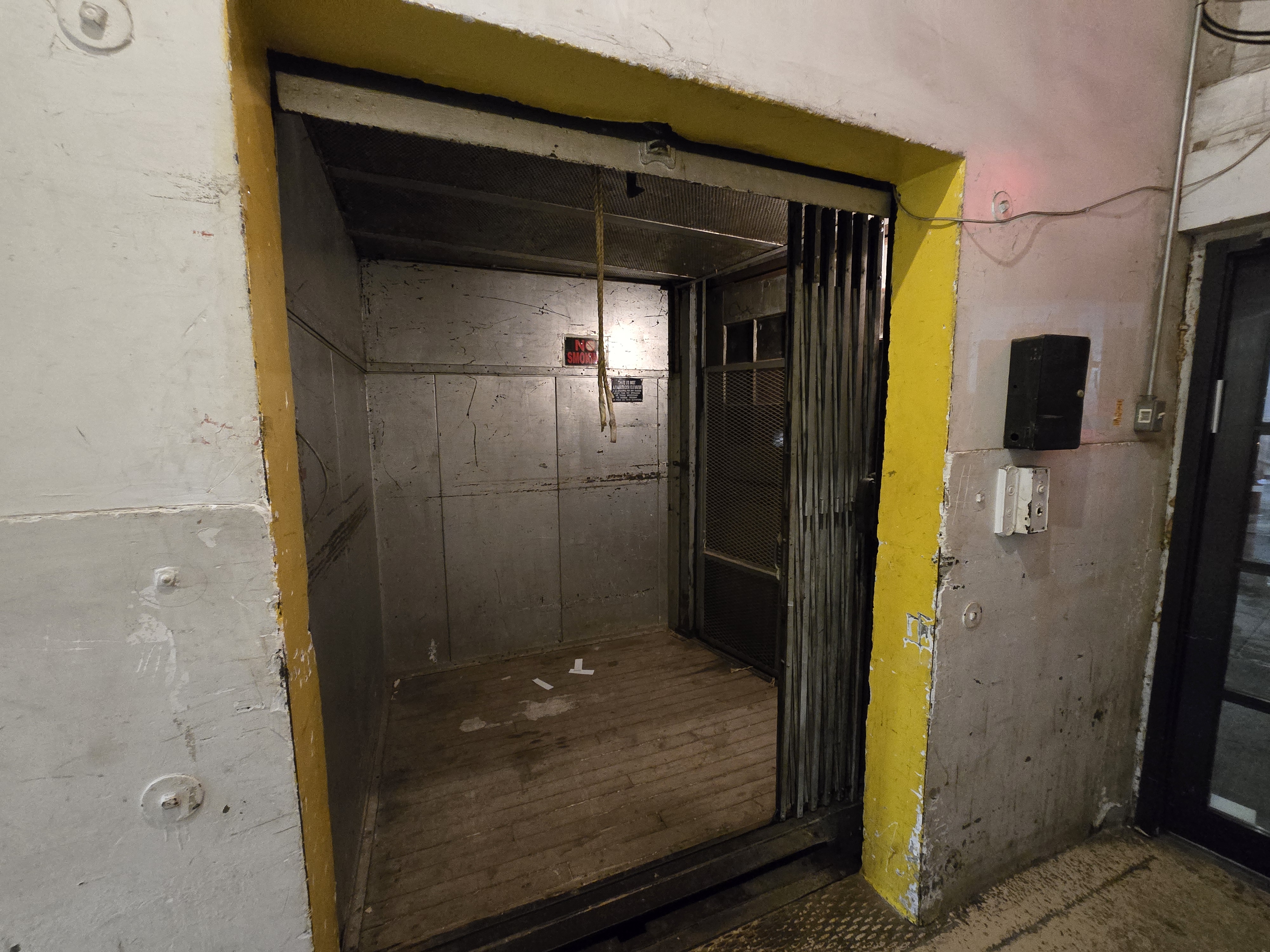 680 sf of "Industrial Loft Space Available for rent at 622 Broadway, Brooklyn NY 11206,