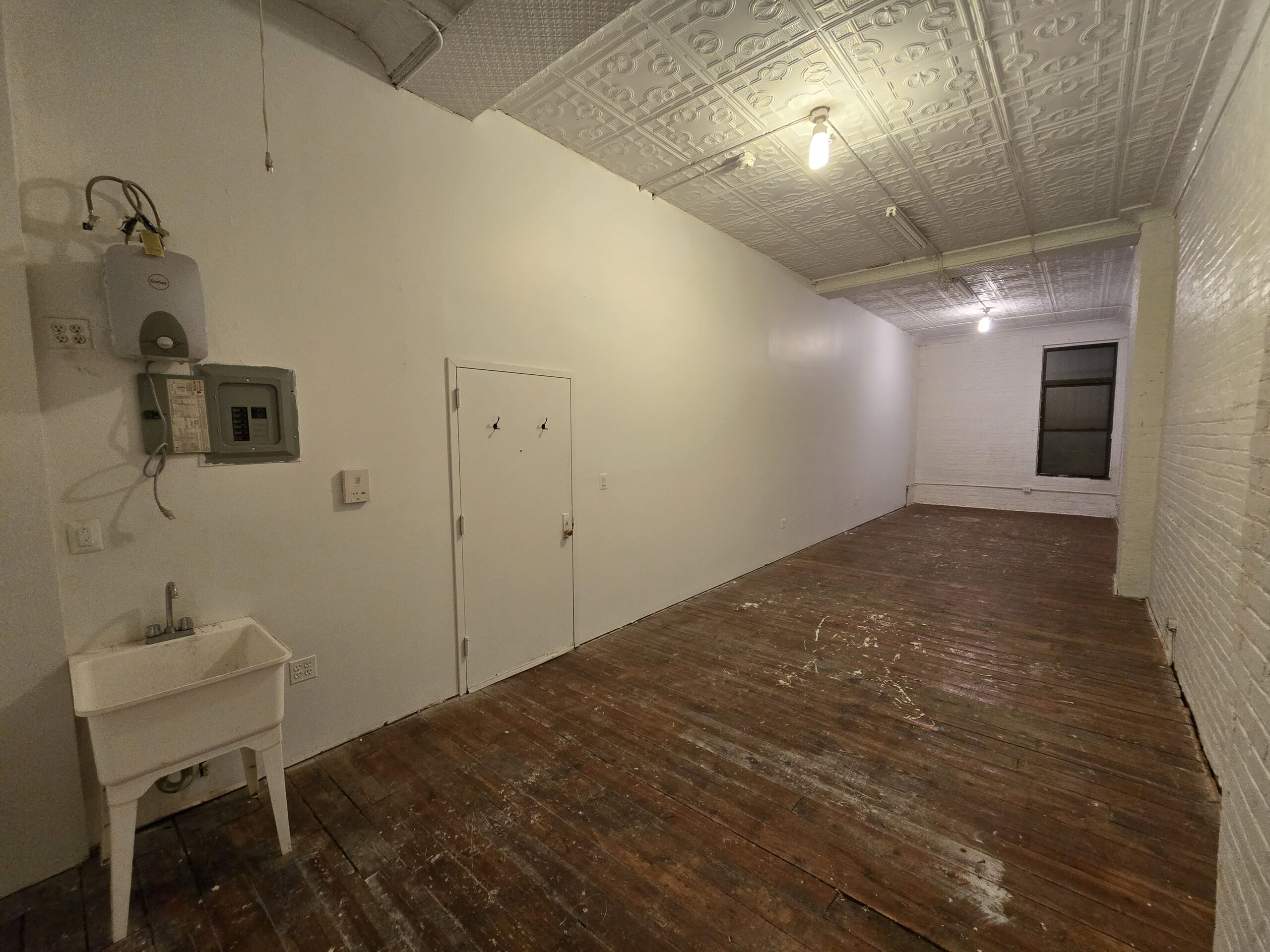 680 sf of "Industrial Loft Space Available for rent at 622 Broadway, Brooklyn NY 11206,