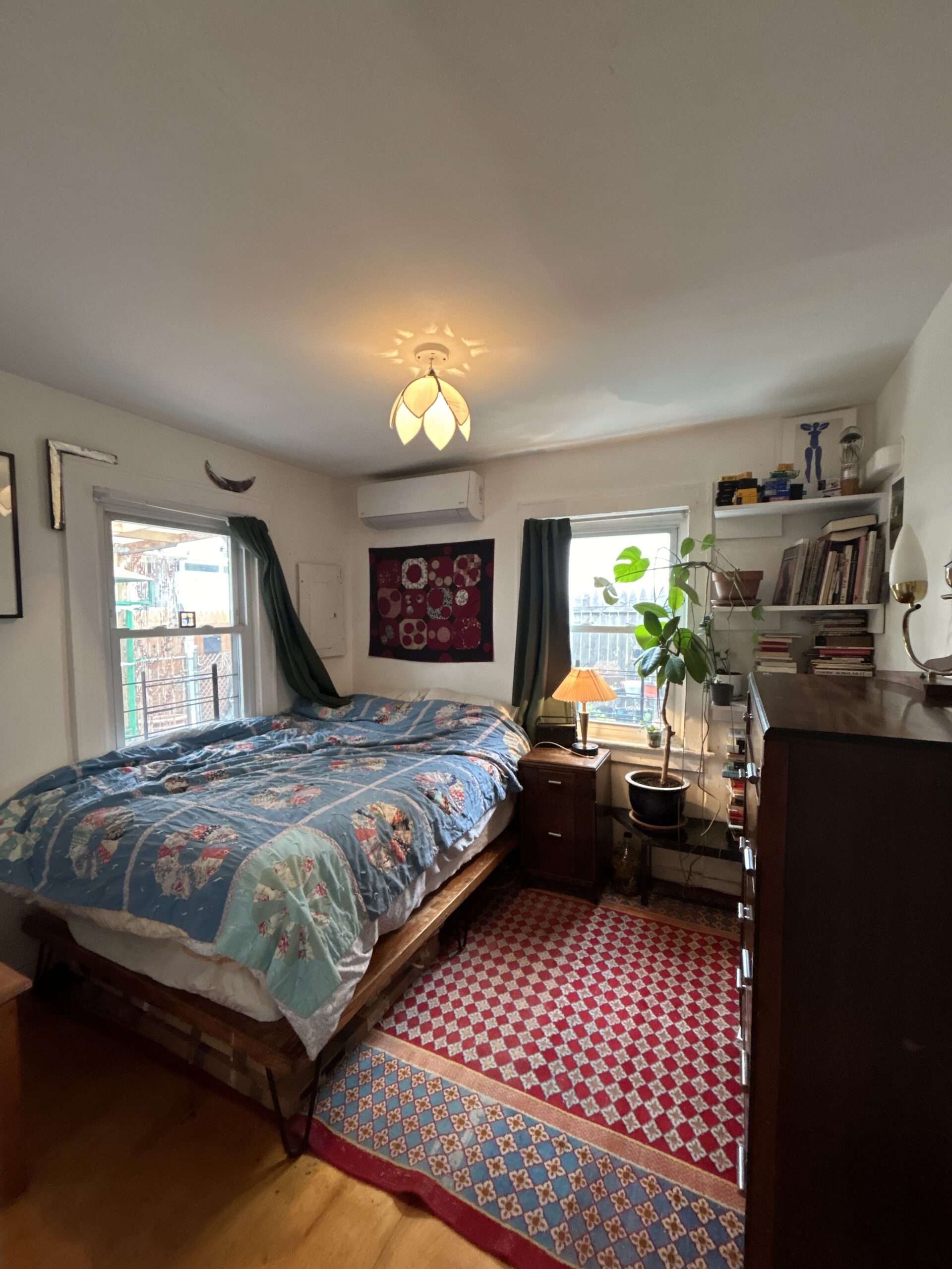 Brighton Beach Bungalow single family Artist Live/work 2 bedroom SUMMER SUBLET JUNE-SEPT