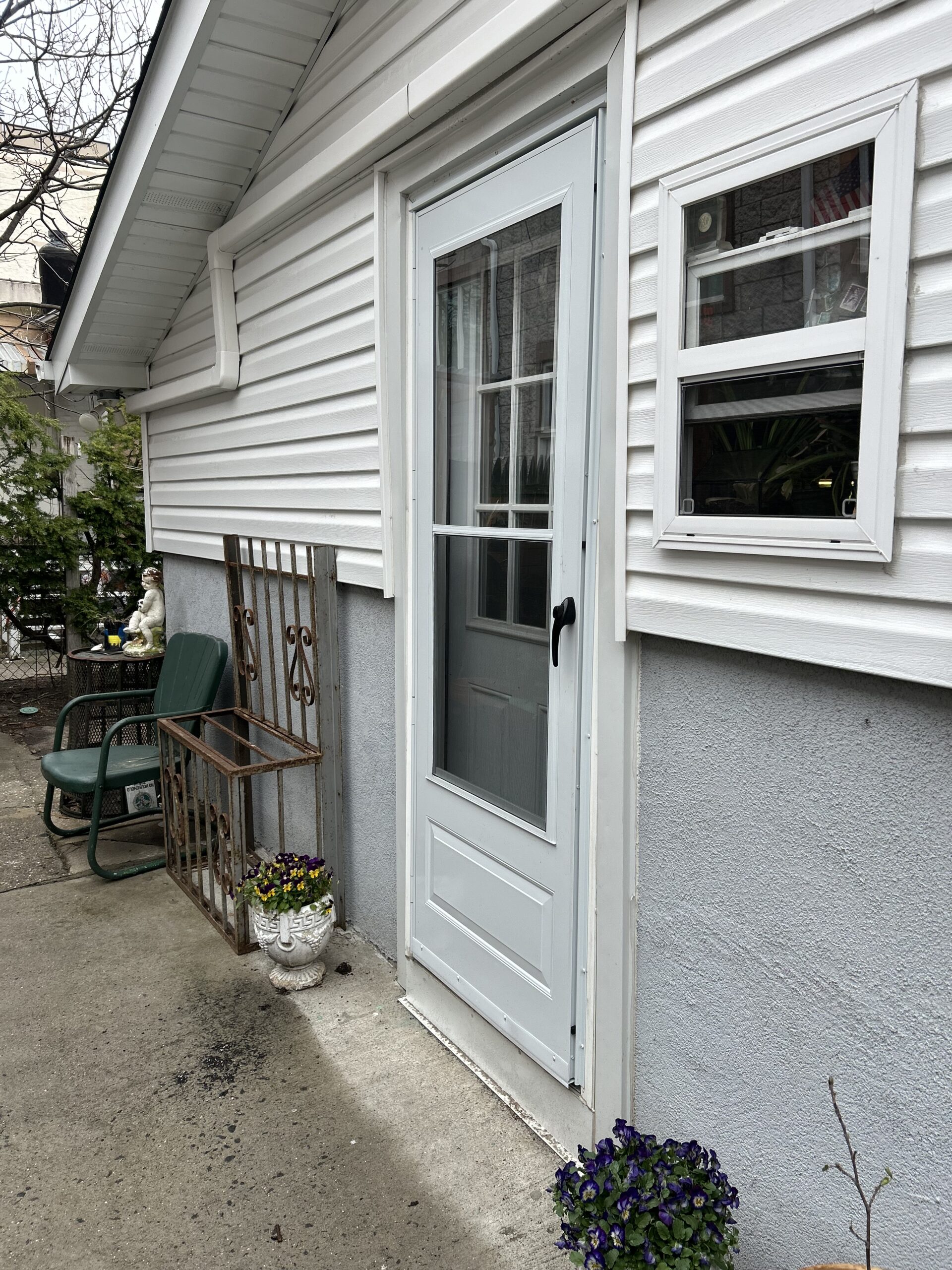 Brighton Beach Bungalow single family Artist Live/work 2 bedroom SUMMER SUBLET JUNE-SEPT
