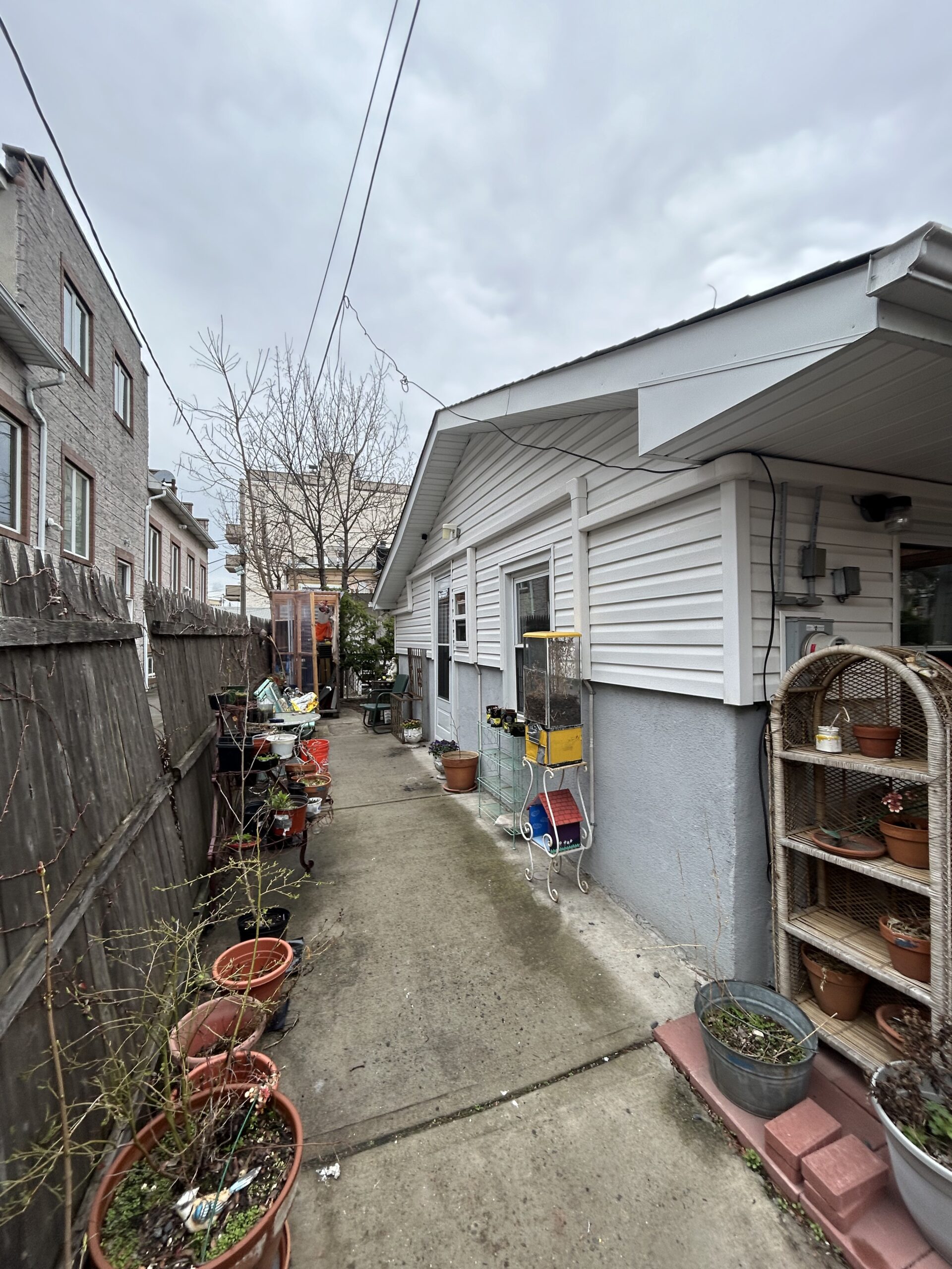 Brighton Beach Bungalow single family Artist Live/work 2 bedroom SUMMER SUBLET JUNE-SEPT