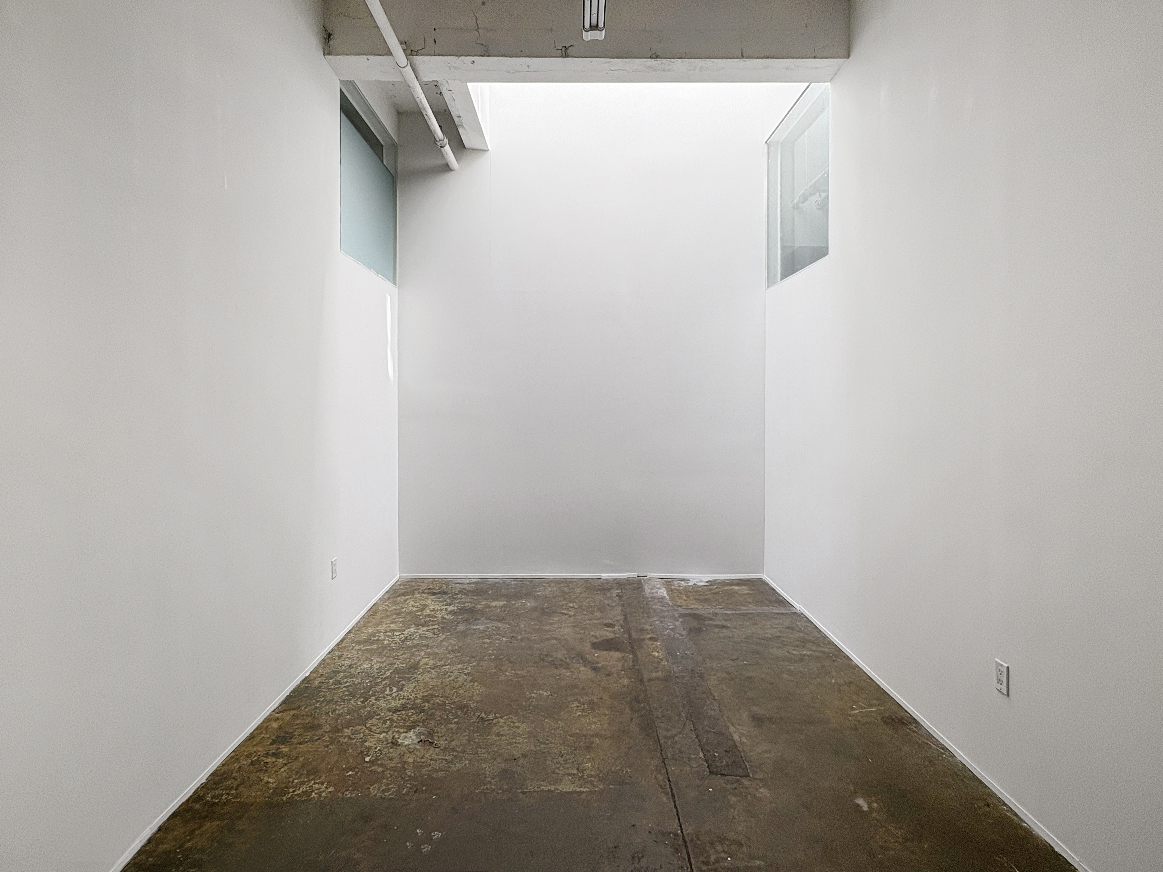 STUDIO 113: PROFESSIONAL ARTIST STUDIO FULL OF NATURAL DAYLIGHT
