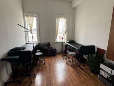 20% OFF Office / Tattoo / Art Studio with Windows (JS#345)