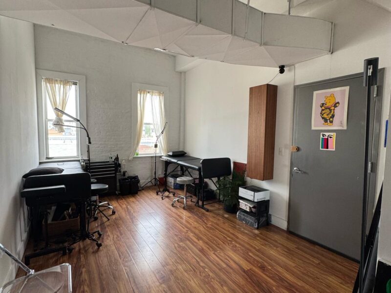 20% OFF Office / Tattoo / Art Studio with Windows (JS#345)