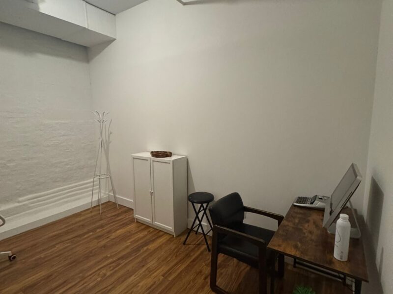 20% OFF Therapy Office, Creative Space in Greenpoint (JS#114)