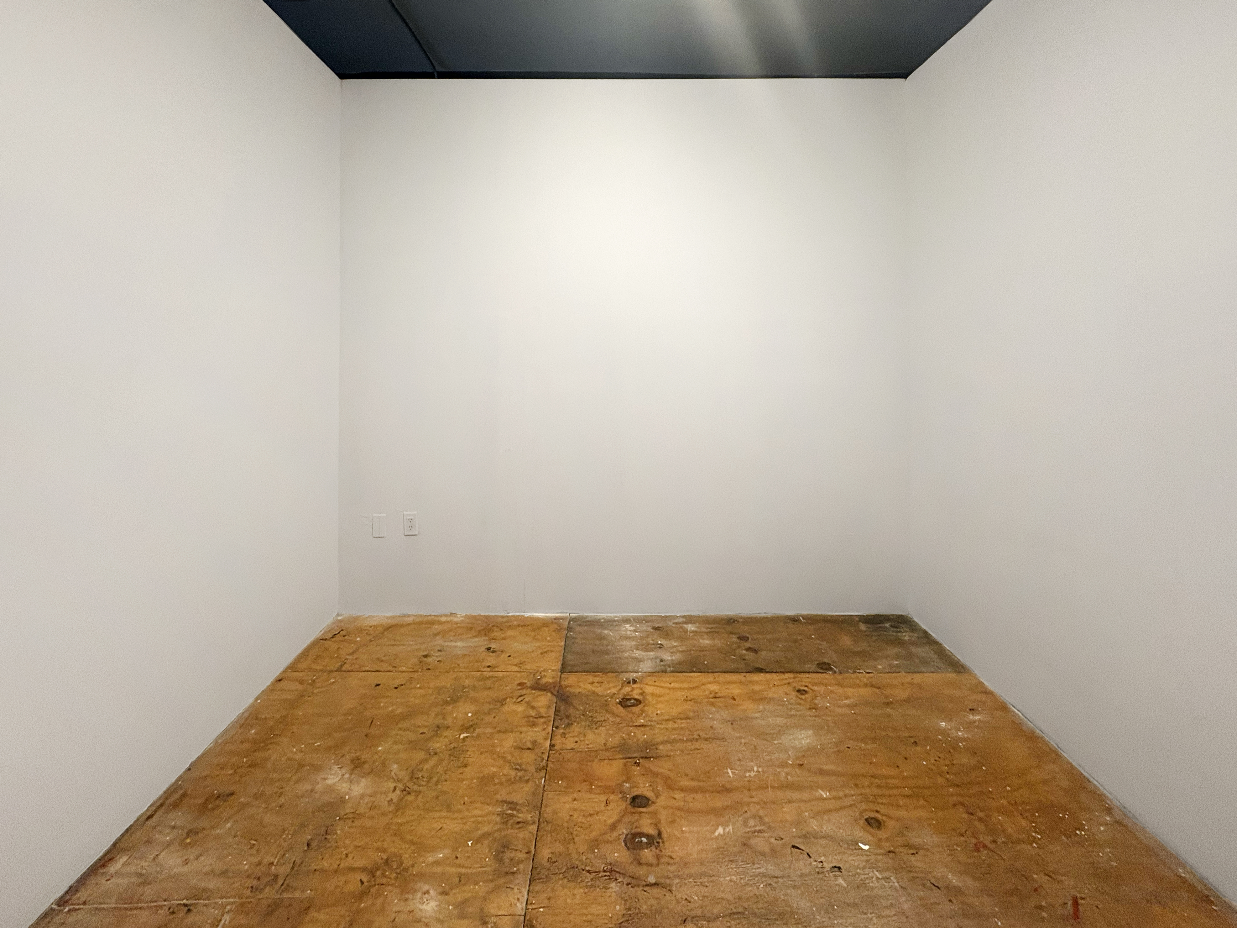 STUDIO 319: AFFORDABLE AND THE PERFECT STUDIO TO START YOUR CAREER