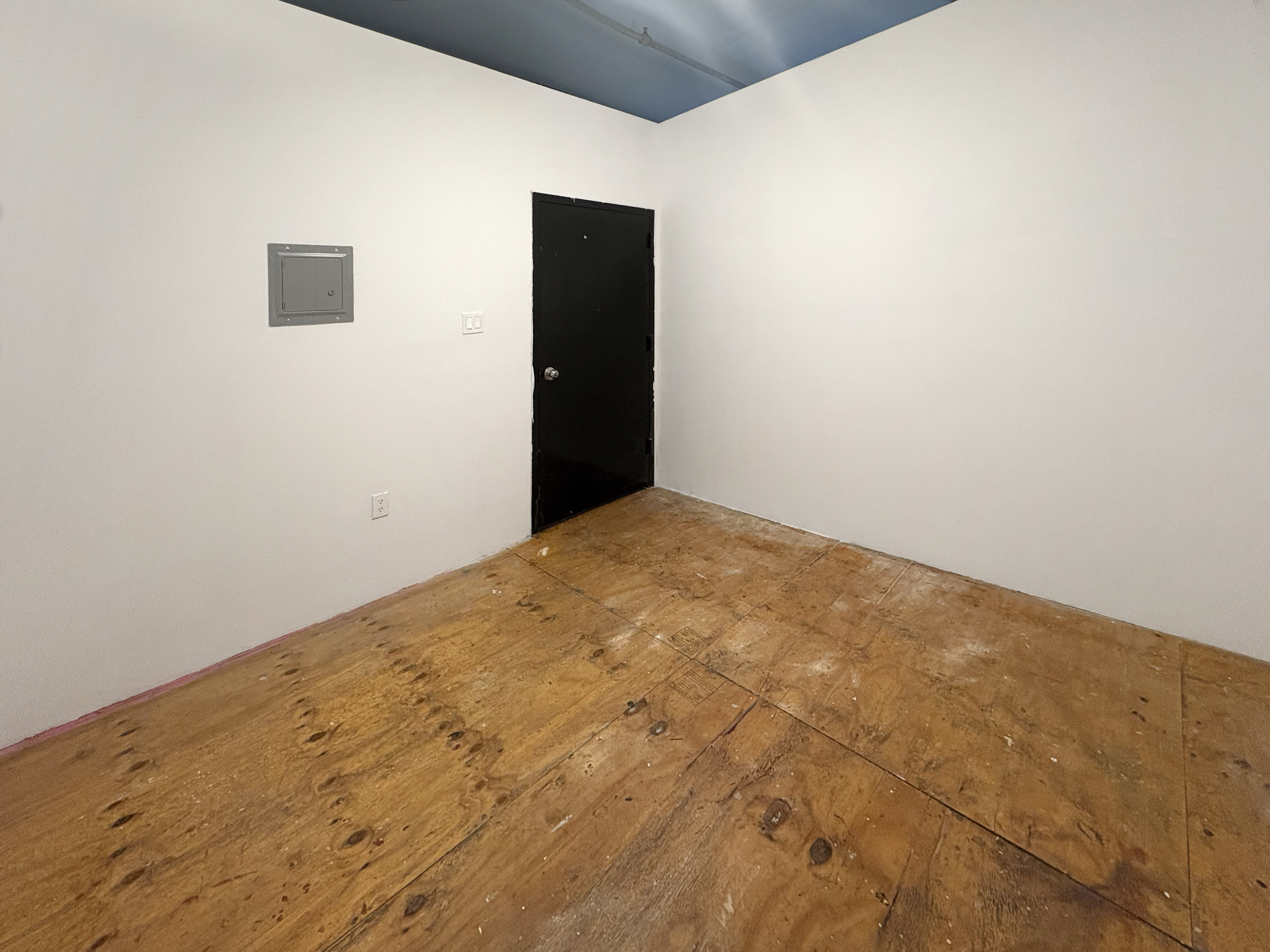 STUDIO 319: AFFORDABLE AND THE PERFECT STUDIO TO START YOUR CAREER