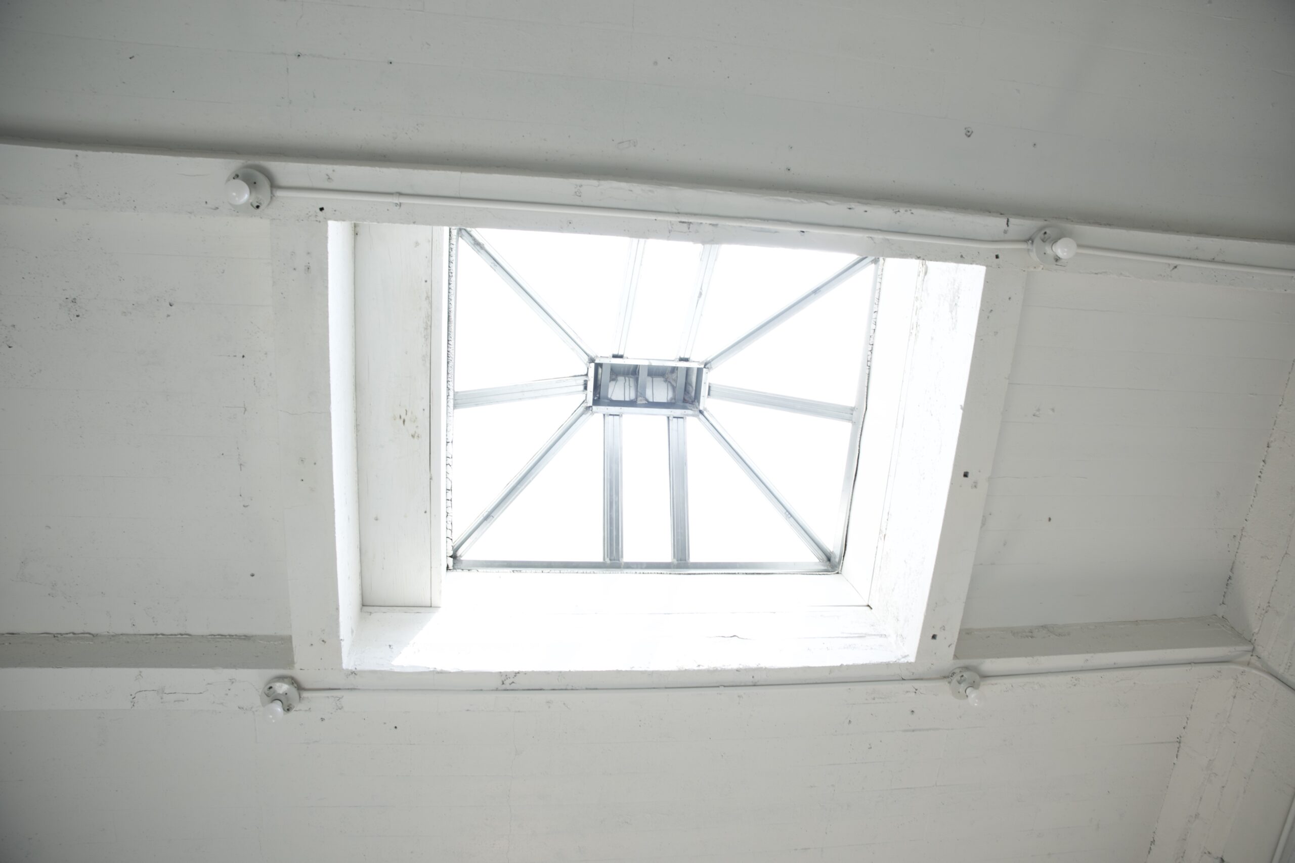 Private Garage-Style Creative Studio with Skylight (252J#G3)