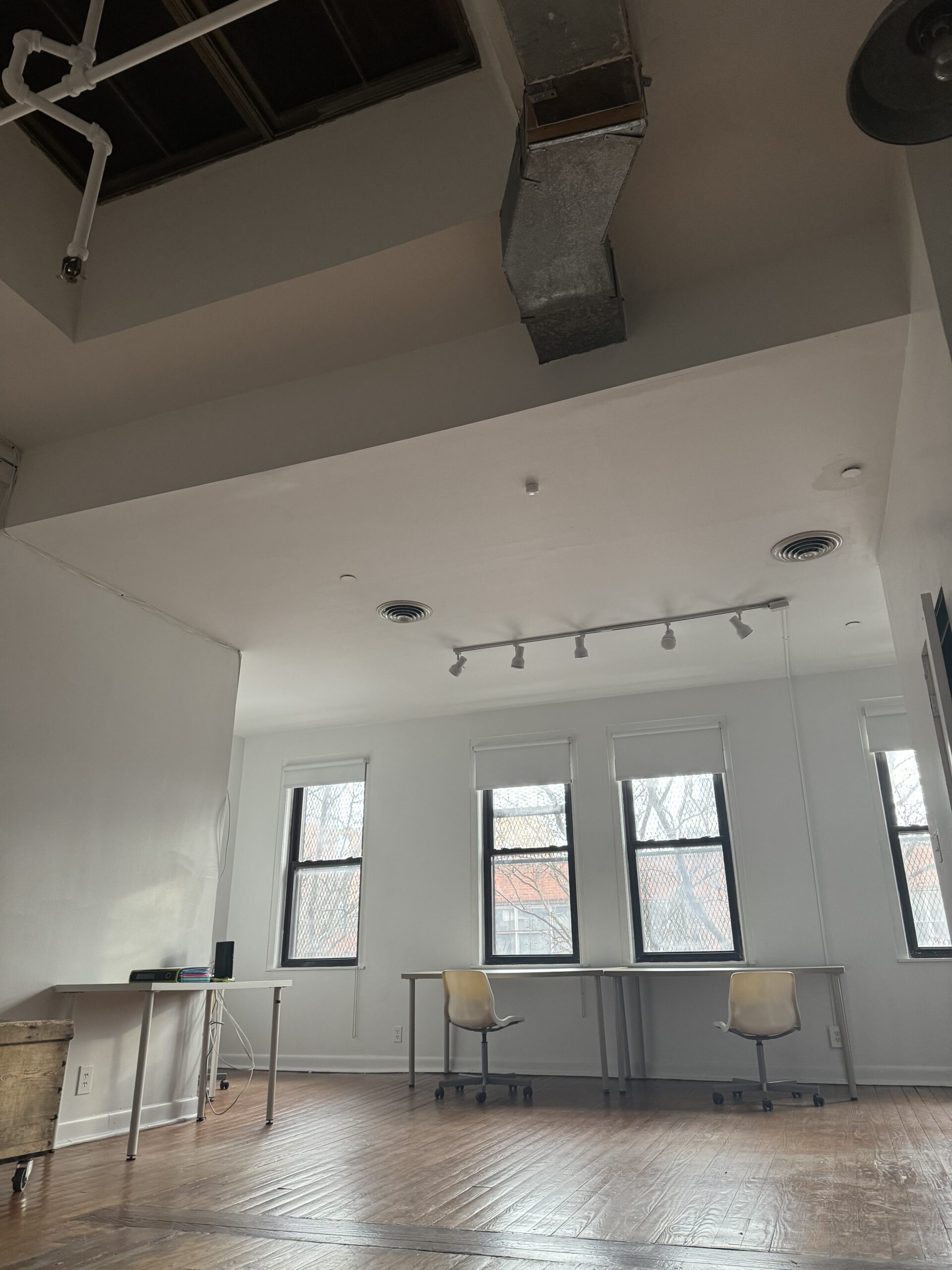 650ft2 - Private ,Long Island City, Court Square Loft Office private bathroom and kitchen (Long Island City) Work only