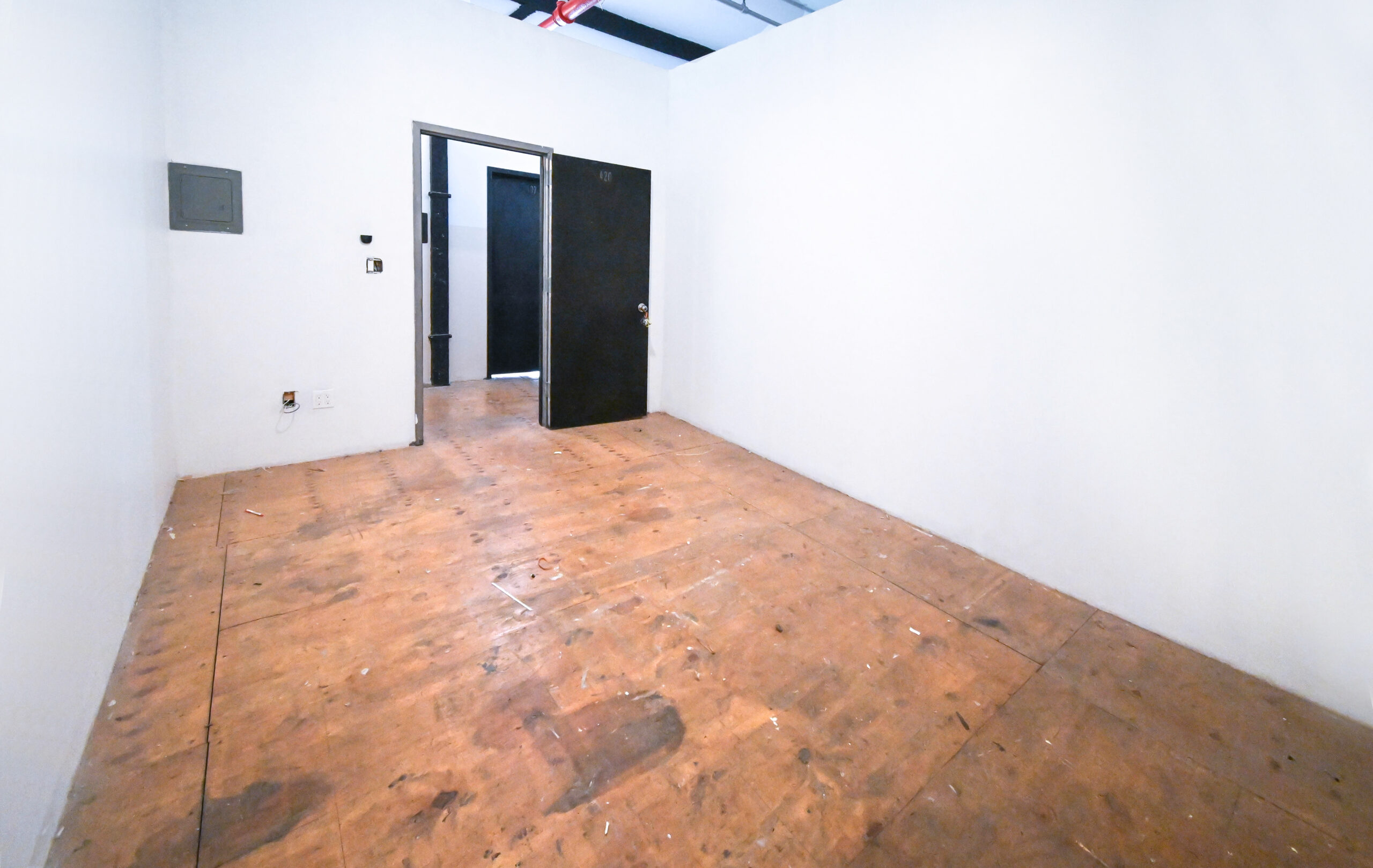 STUDIO 420: MID SIZED STUDIO AT AN AFFORDABLE PRICE