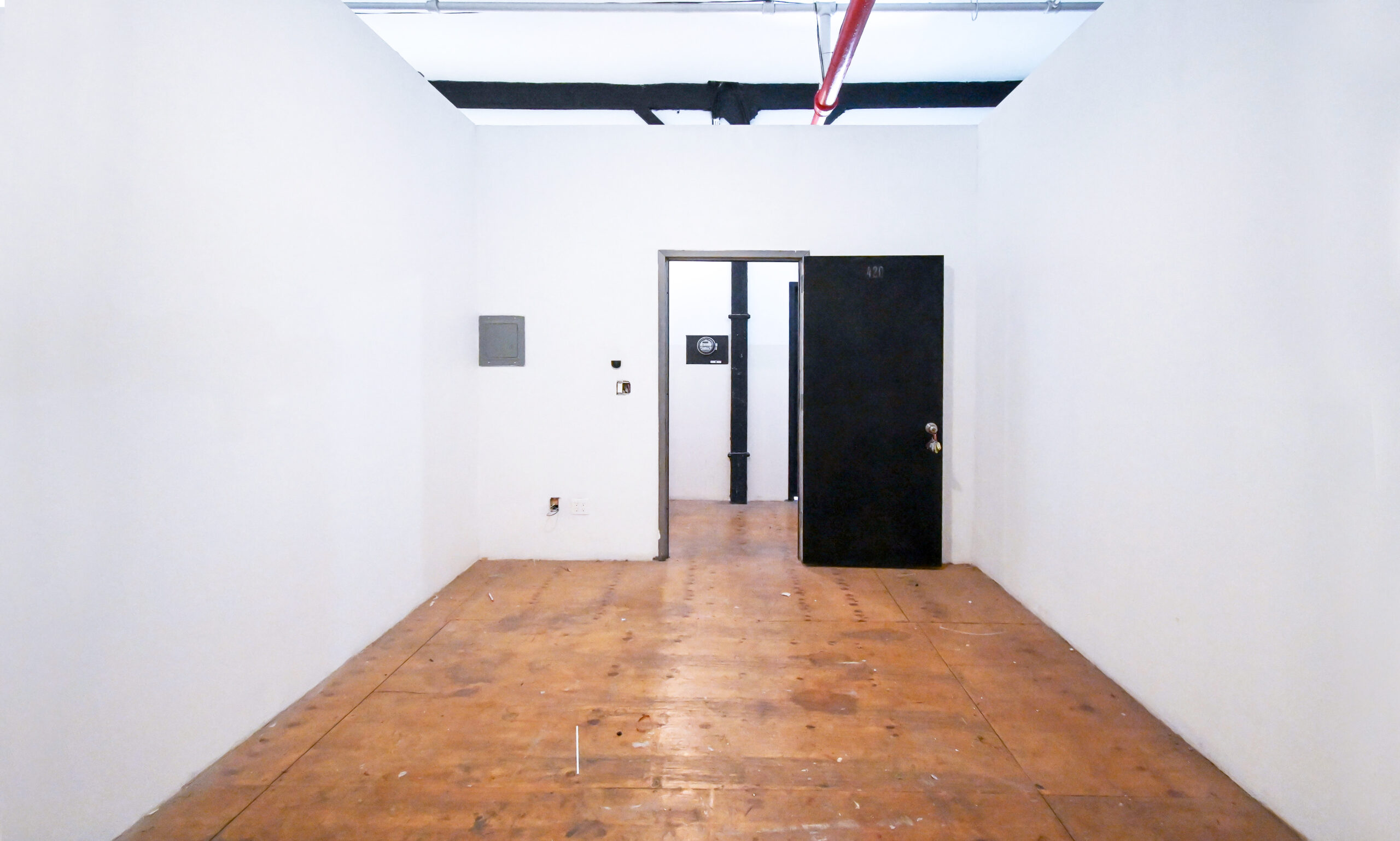 STUDIO 420: MID SIZED STUDIO AT AN AFFORDABLE PRICE
