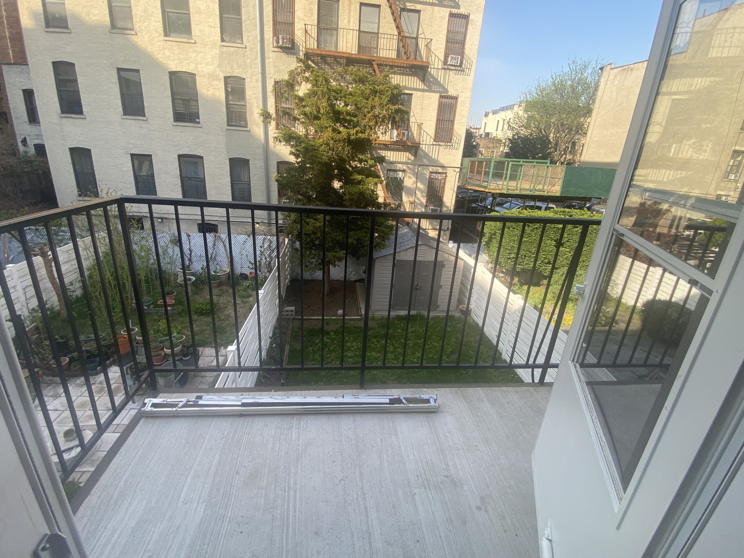 NO FEE, BY OWNER. Striking and well-designed one bedroom + balcony.
