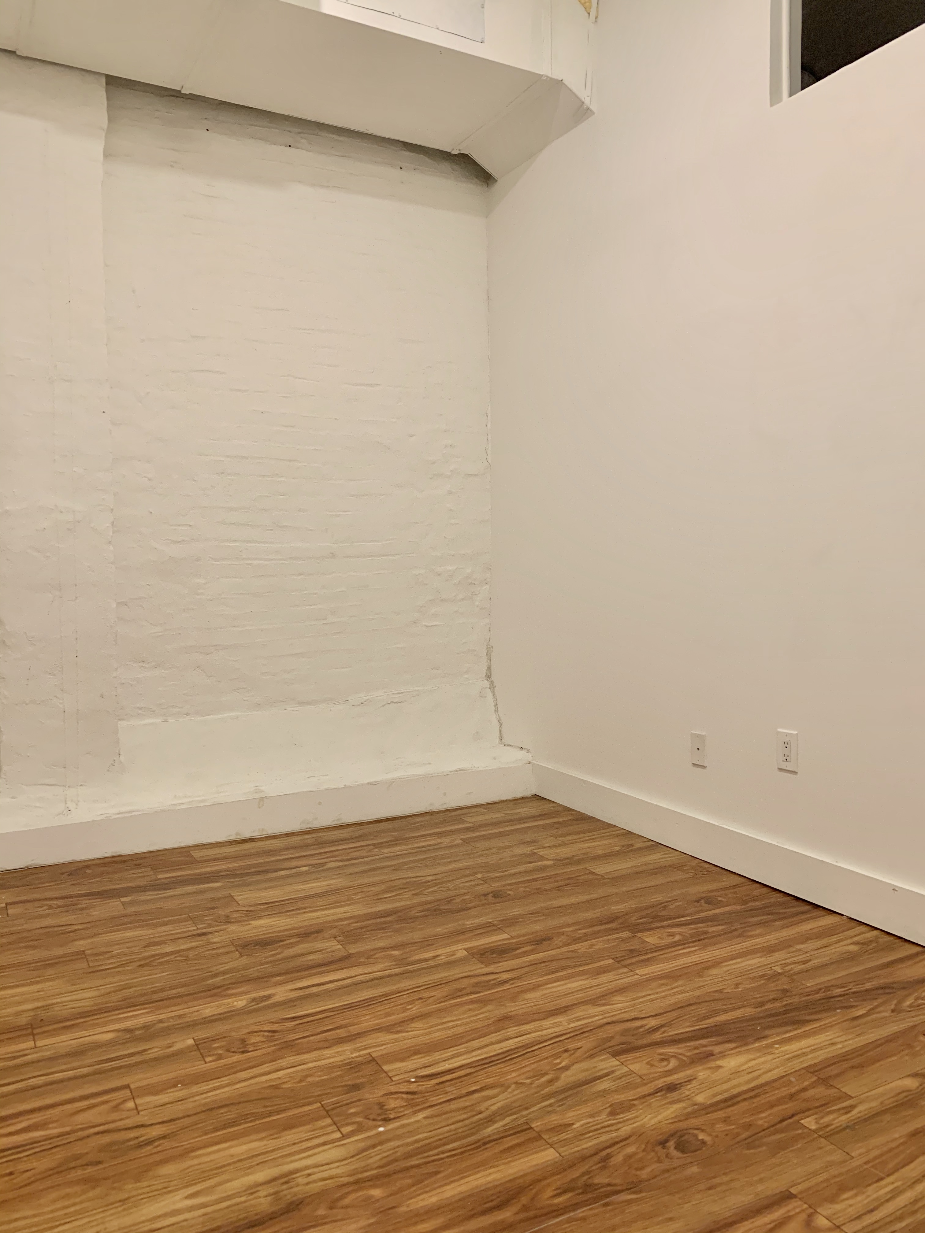 2-3 Desk Office / Creative Space (252J#114) OR (252J#112)