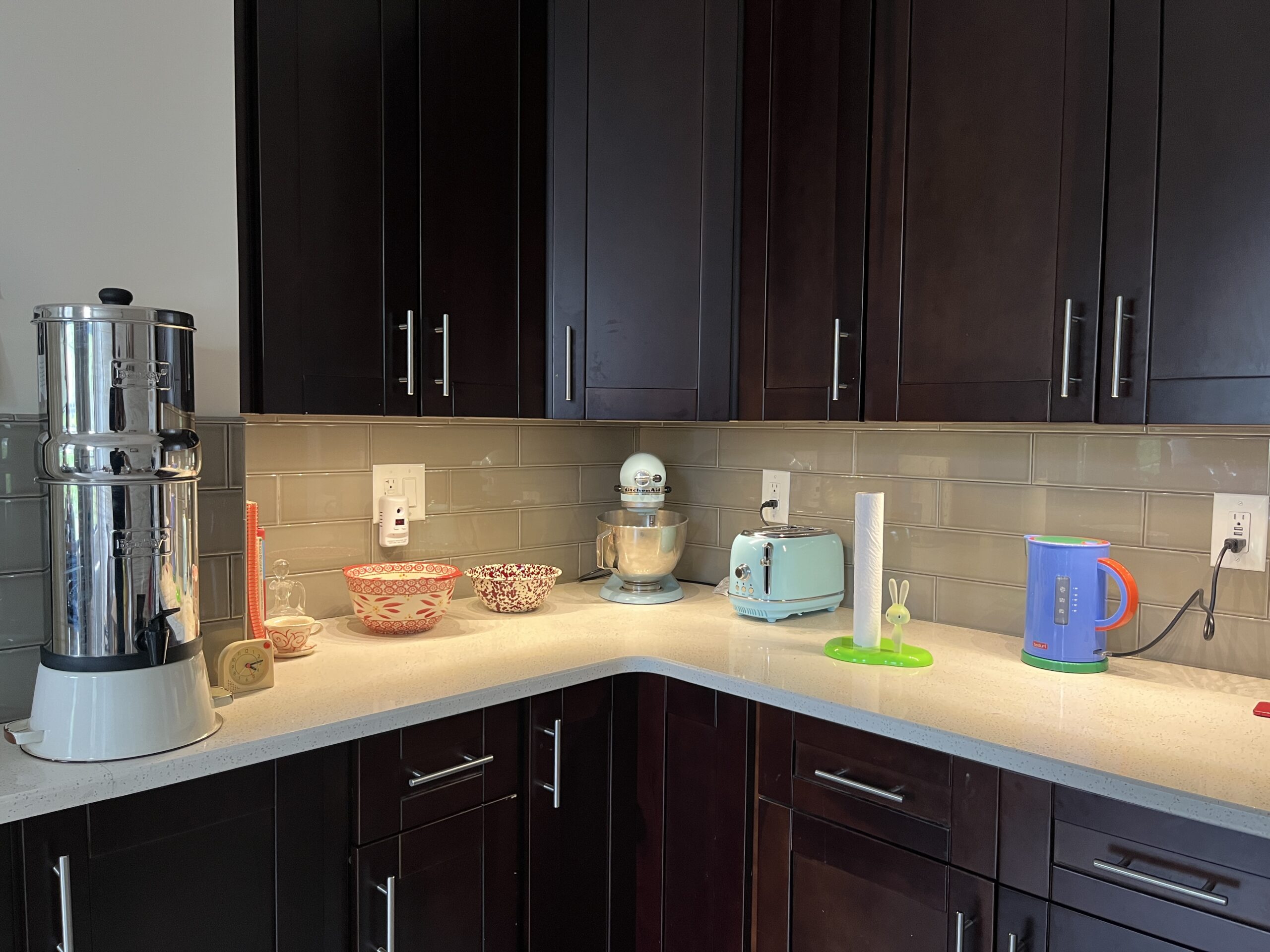 One Bedroom plus additional room available in sweet Ridgewood apartment