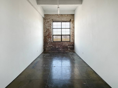STUDIO 204: ARTIST STUDIO FOR PROFESSIONALS W WINDOW L TRAIN