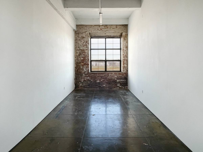 STUDIO 204: ARTIST STUDIO FOR PROFESSIONALS W WINDOW L TRAIN