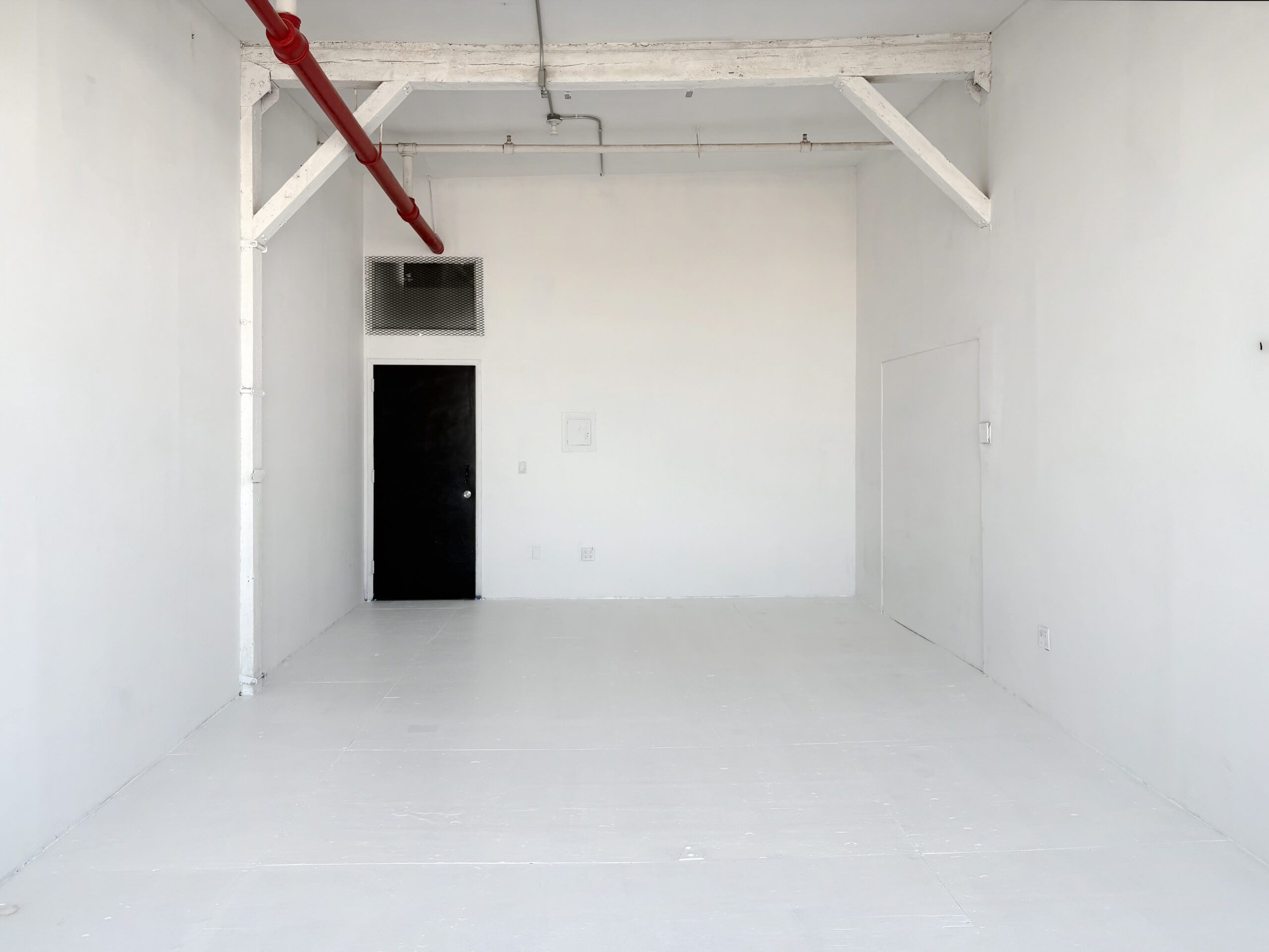 STUDIO 416: LARGE WINDOWS. BIG CANVASES. NO LIMITS. ARTIST STUDIO