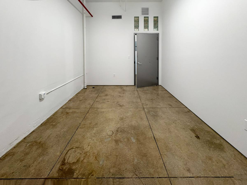 STUDIO 2403: PROFESSIONAL ARTIST STUDIO IN NEW BUILDING MANHATTAN