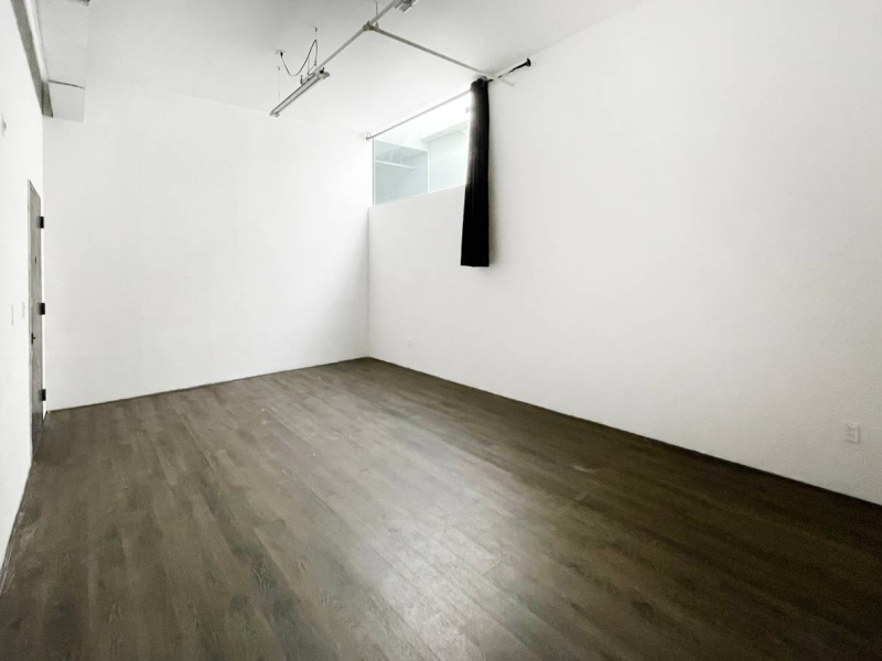 STUDIO 209: LARGE ARTIST STUDIO W NATURAL LIGHT RIDGEWOOD L TRAIN