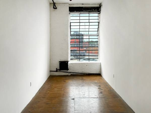STUDIO 107: BUDGET-FRIENDLY ART STUDIO W WINDOW BROOKLYN L TRAIN