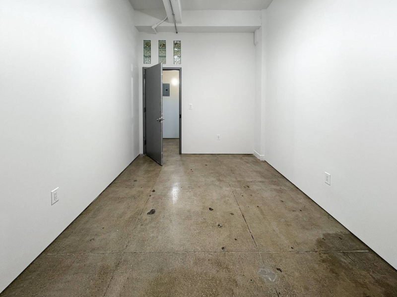 STUDIO 2443: BUDGET-FRIENDLY ART STUDIO PROFESSIONAL IN MANHATTAN