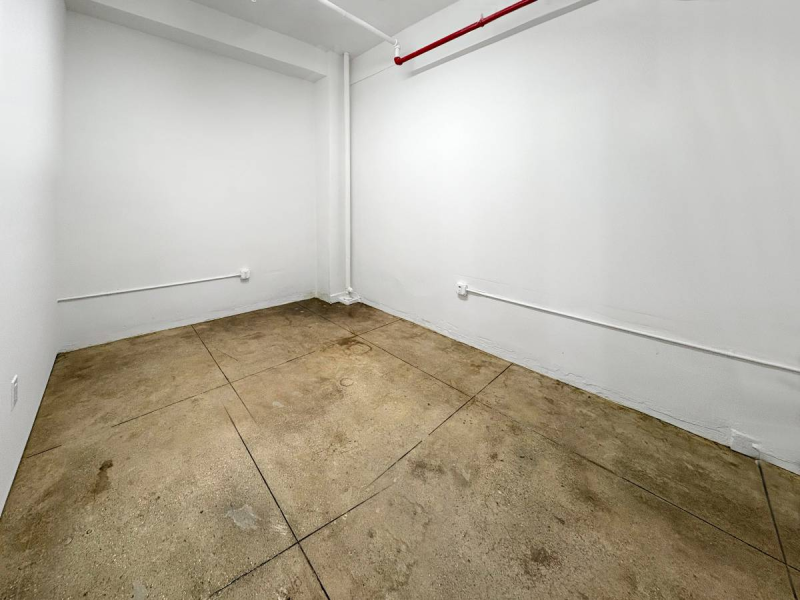 STUDIO 2403: PROFESSIONAL ARTIST STUDIO IN NEW BUILDING MANHATTAN