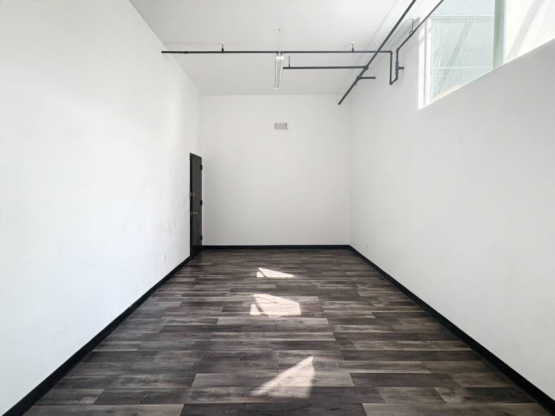 STUDIO 224: SPACIOUS ART STUDIO W WHITE WALLS RIDGEWOOD L TRAIN