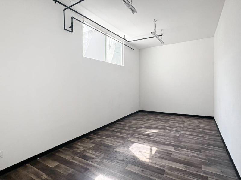 STUDIO 224: SPACIOUS ART STUDIO W WHITE WALLS RIDGEWOOD L TRAIN