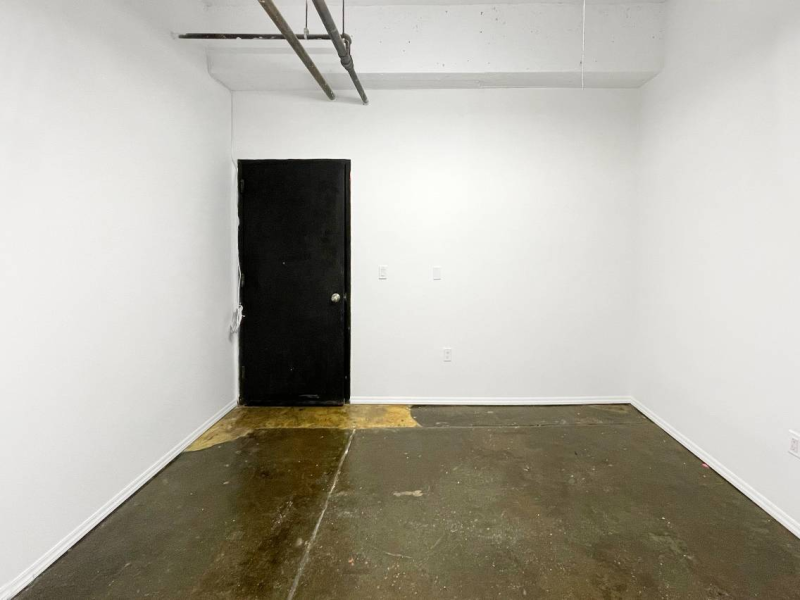 STUDIO 163: BUDGET ART STUDIO W WHITE WALLS & CONCRETE FLOOR