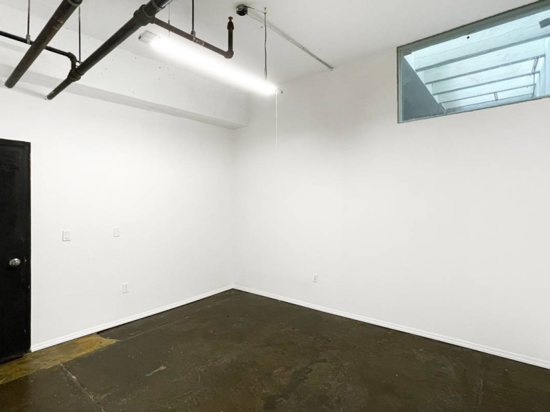 STUDIO 163: BUDGET ART STUDIO W WHITE WALLS & CONCRETE FLOOR