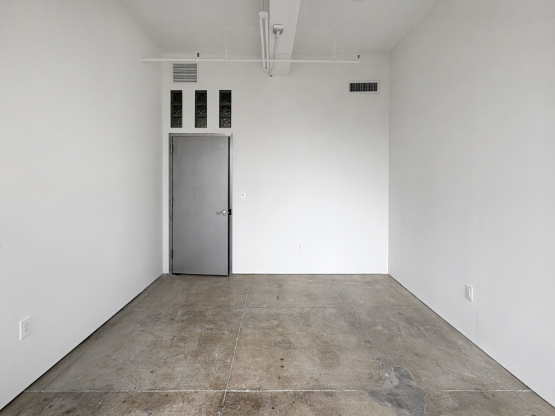 STUDIO 2421: SPACIOUS ART STUDIO W NATURAL DAYLIGHT MIDTOWN