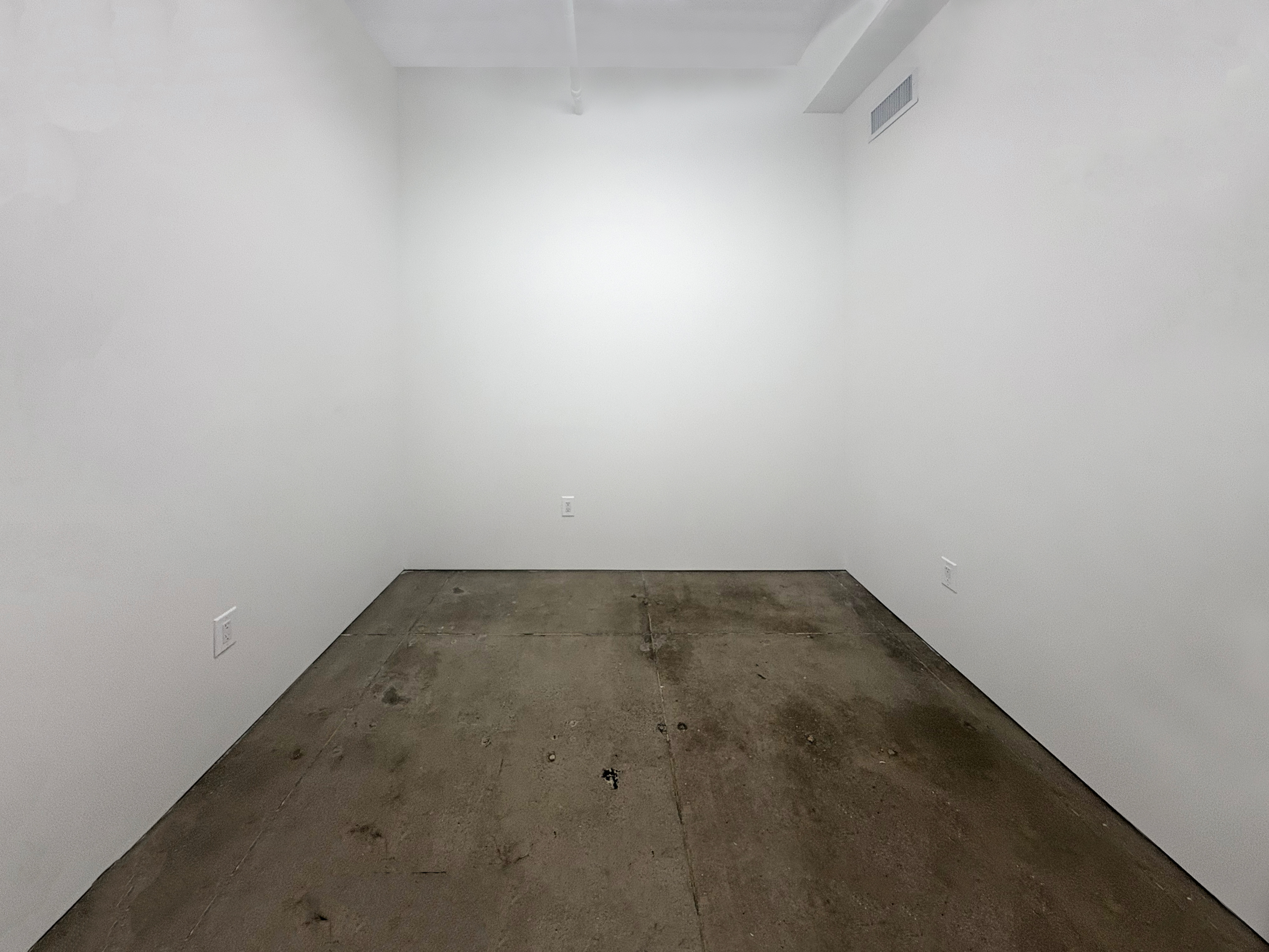 STUDIO 2426: AFFORDABLE ARTIST CREATIVE STUDIO MIDTOWN MANHATTAN