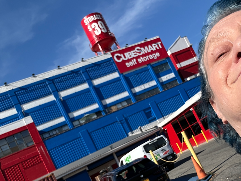 BRIGHT AFFORDABLE WORKSPACE IN GREAT RED HOOK BUILDING