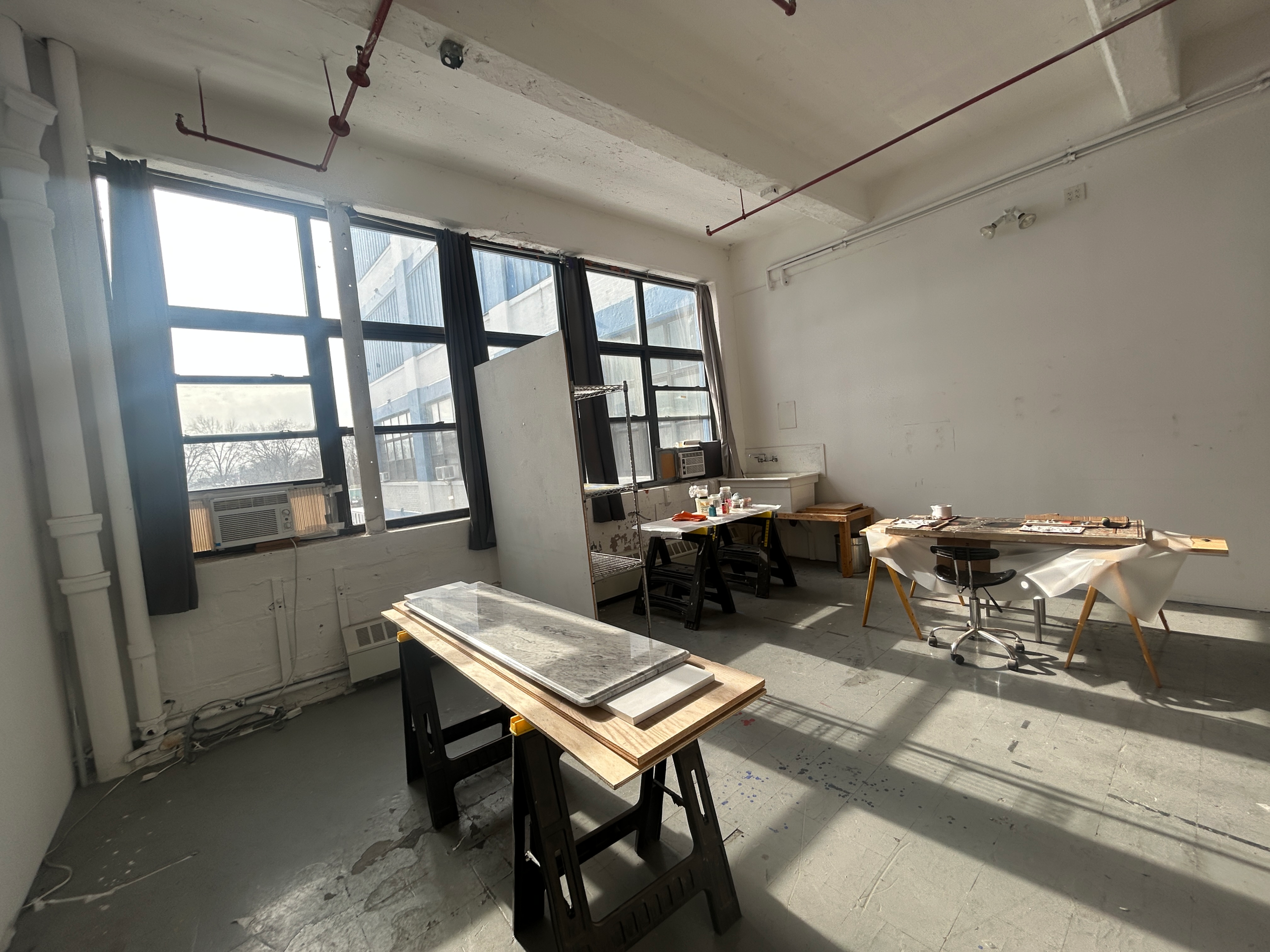 BRIGHT AFFORDABLE WORKSPACE IN GREAT RED HOOK BUILDING
