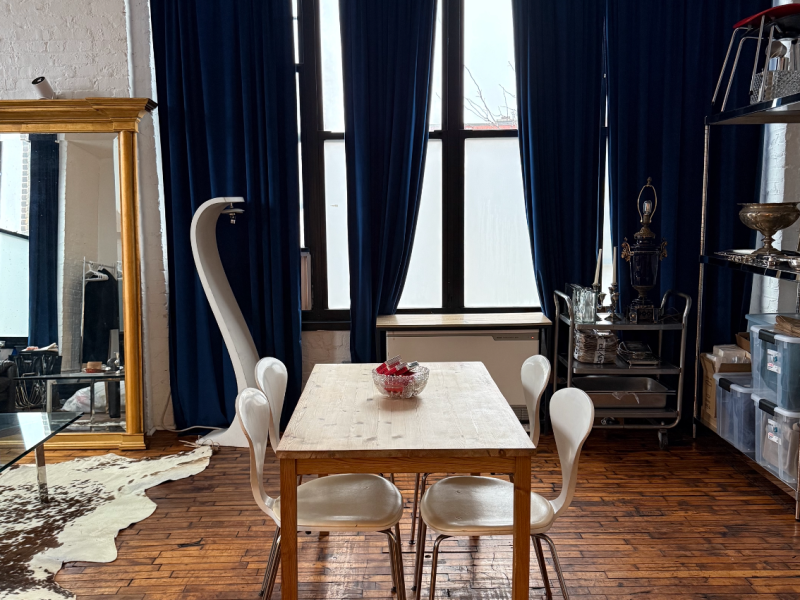 Professional Showroom Share Ideal for Vintage Seller!