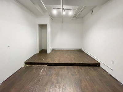 STUDIO 011: BUDGET MUSIC PRODUCTION STUDIO IN CREATIVE BUILDING BROOKLYN