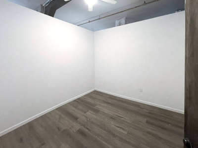 STUDIO 122: BUDGET PROFESSIONAL ART STUDIO W LAMINATE FLOOR L TRAIN