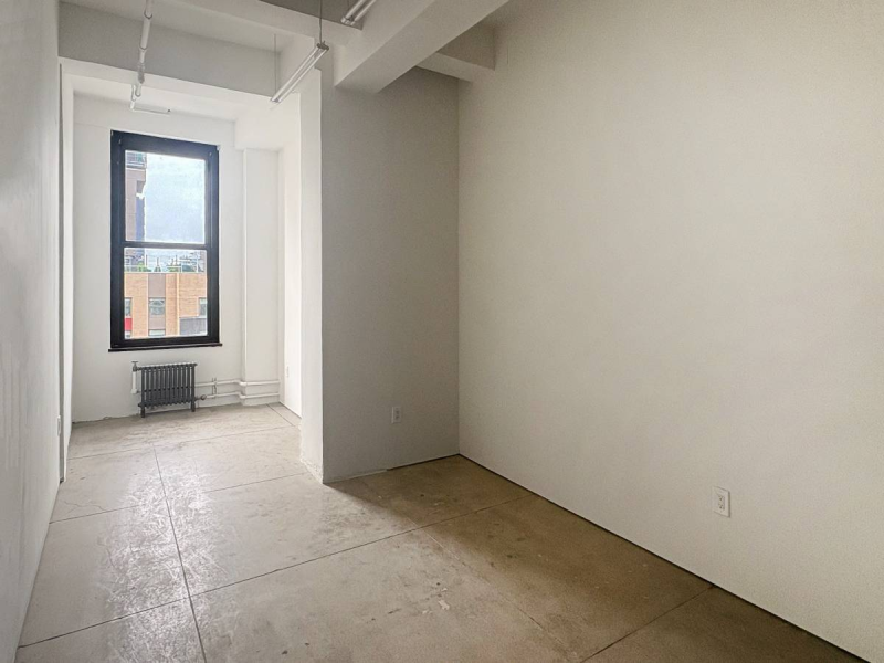 STUDIO 2411: SPACIOUS ARTIST STUDIO W NATURAL DAYLIGHT MIDTOWN