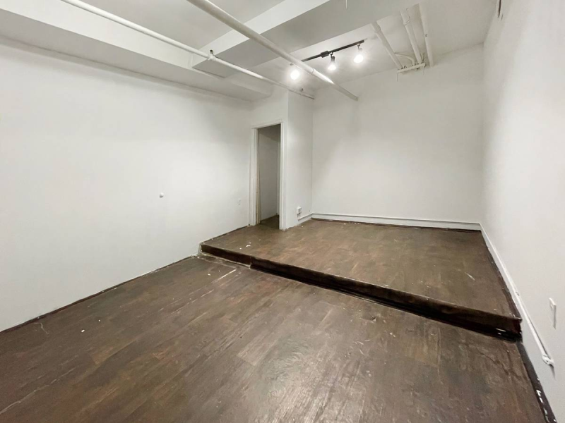 STUDIO 011: BUDGET MUSIC PRODUCTION STUDIO IN CREATIVE BUILDING BROOKLYN