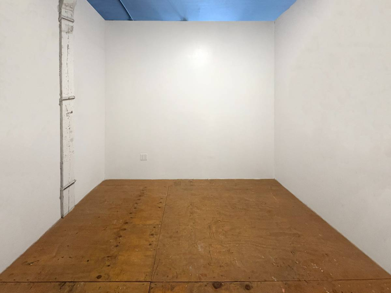 STUDIO 426: BUDGET & PROFESSIONAL ART STUDIO W POLISHED FLOOR L TRAIN